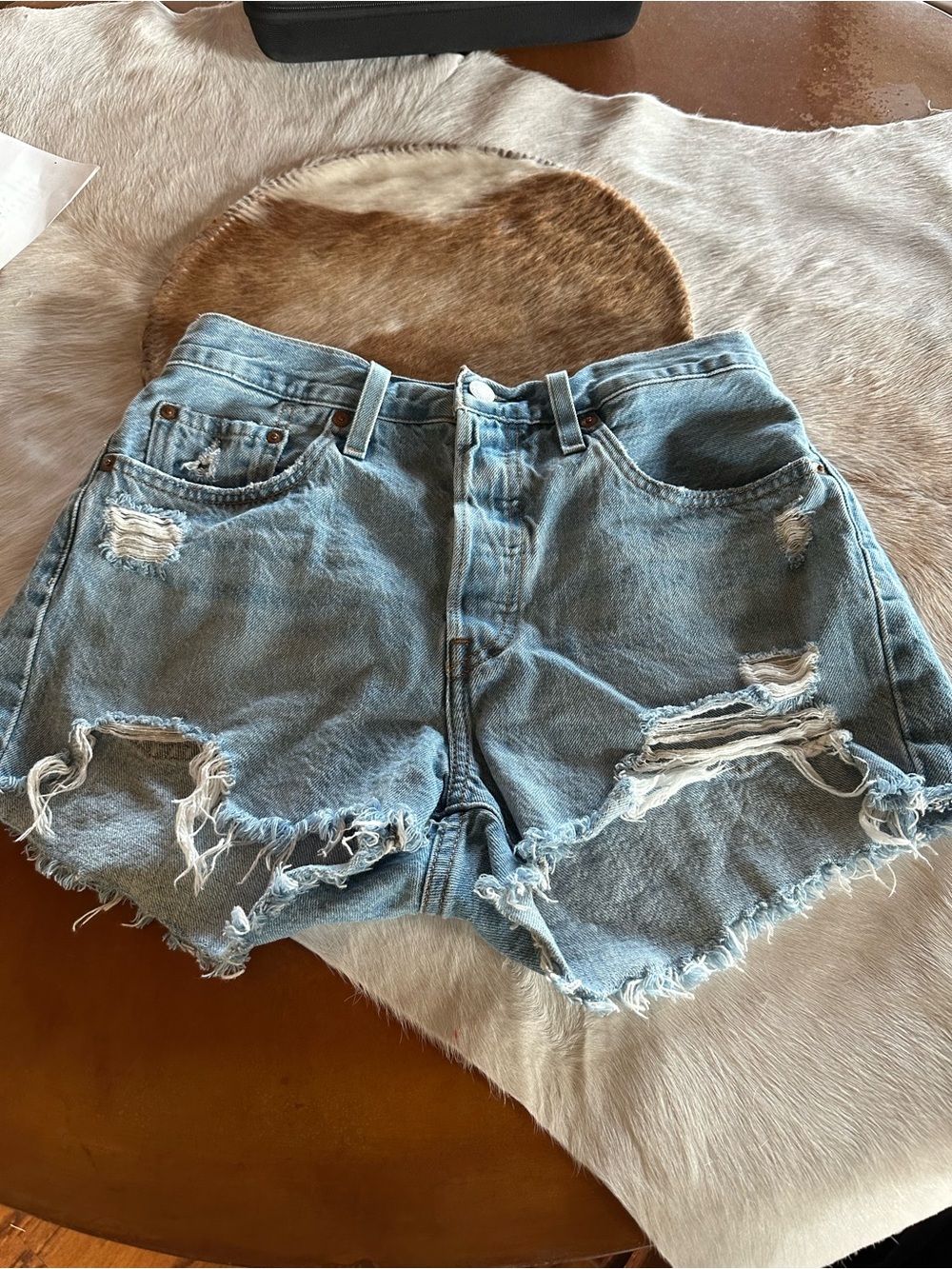 Levi’s cutoff shorts size 28 button fly